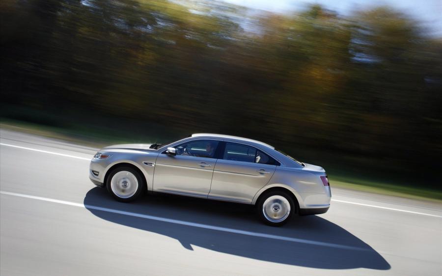  Ford Taurus Limited 2010 года  (фото 5 из 43)